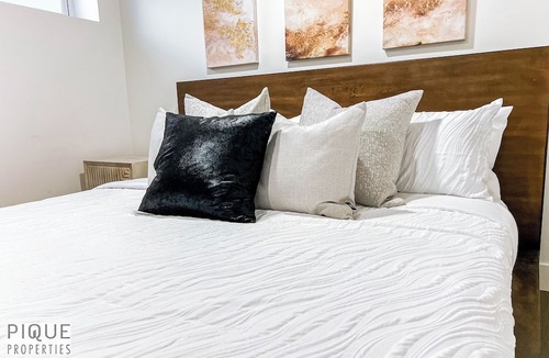 Northwest Edmonton Apartment | NEW 2Bed Luxury Retreat Suite-King Bed-AC-WiFi