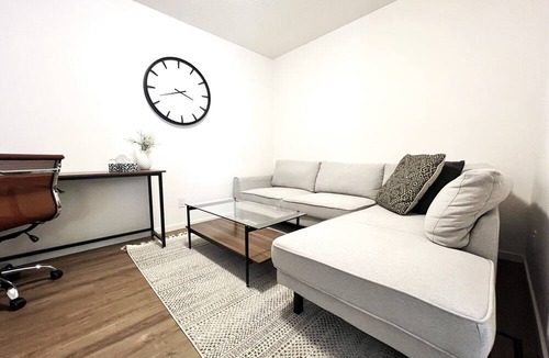 Sage Hill House | Brand New| 3 Bedroom, 1 king 2 Queen| Near Airport