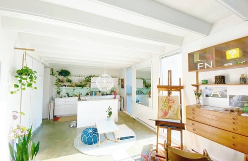 Chinatown Condo | Peaceful Artists Garden Loft in the heart of Vancouver Chinatown. Pet-Friendly!