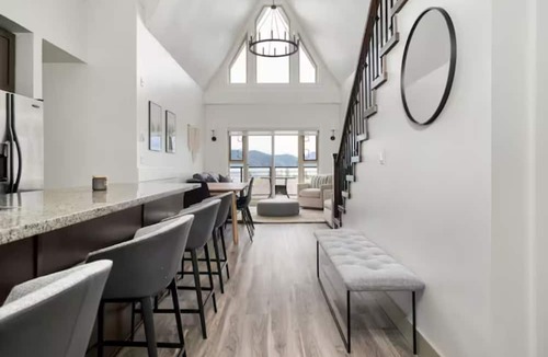 Harrison Hot Springs Apartment | 4BR Penthouse Rooftop of Harrison
