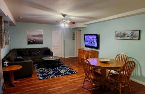 Maple Ridge House | Private Basement suite, beautiful ravine! Perfect, Relaxation or Celebration 🤩