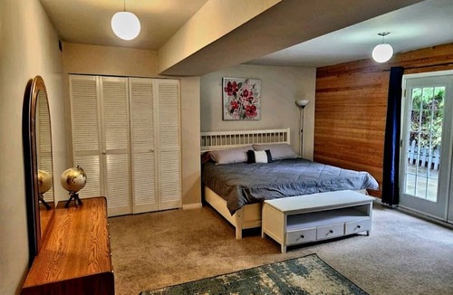 Maple Ridge House | Private Basement suite, beautiful ravine! Perfect, Relaxation or Celebration 🤩
