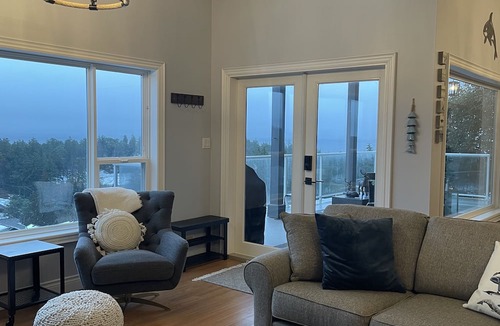 Regional District of Nanaimo House | 30 days or more- Executive home - Ocean and Mountain View