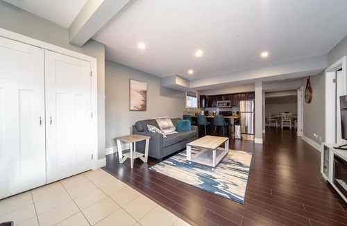 Northwest Edmonton House | NEW! Modern and Spacious Basement suite w Walk out.