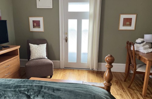 South Central Bed & Breakfast | Stirling House Bed & Breakfast
