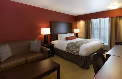 Invermere Hotel | The Kanata by BCMInns Invermere