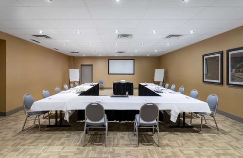 Fort St. John Hotel | Ramada by Wyndham Northern Grand Hotel & Conference Centre