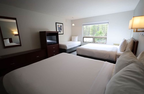 Blue River Hotel | Glacier Mountain Lodge