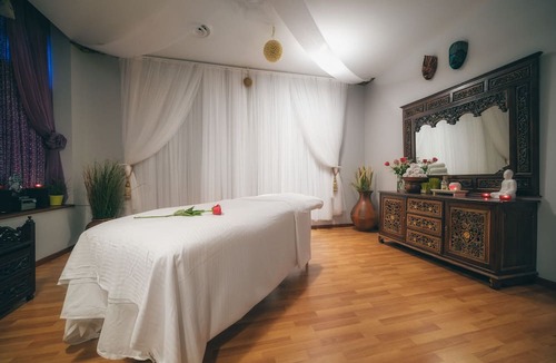 Village North Hotel | Summit Lodge Boutique Hotel