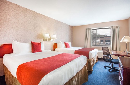 100 Mile House Hotel | Ramada by Wyndham 100 Mile House