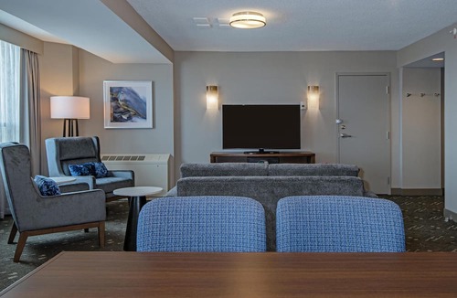 Jasper Place Hotel | DoubleTree by Hilton Hotel West Edmonton