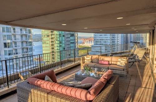 Coal Harbour Hotel | Pinnacle Hotel Harbourfront