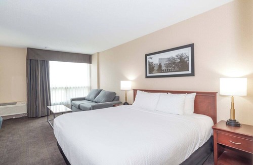 South Lethbridge Hotel | Sandman Hotel Lethbridge
