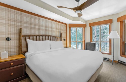 Blackcomb Hotel | Hilton Grand Vacations Club Whistler