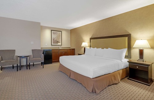 Sidney Hotel | Best Western Plus Emerald Isle Hotel