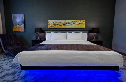 Calgary Hotel | Applause Hotel by CLIQUE