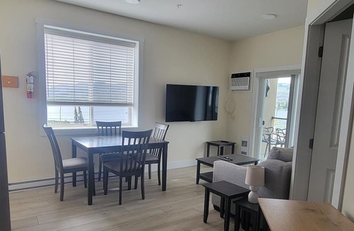 Osoyoos Condo | Desert Surfside Waterfront Accommodations