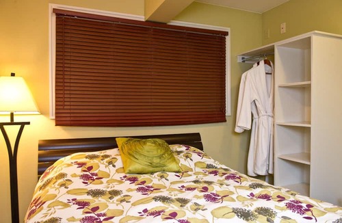 Golden House | Auberge Kicking Horse Guest House