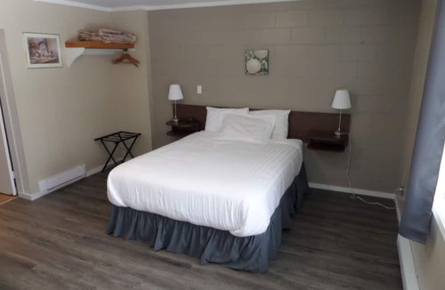 Trail Hotel | Ray Lyn Motel