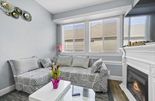 Willoughby Cabin | Updated One Bedroom Carriage Home in Langley