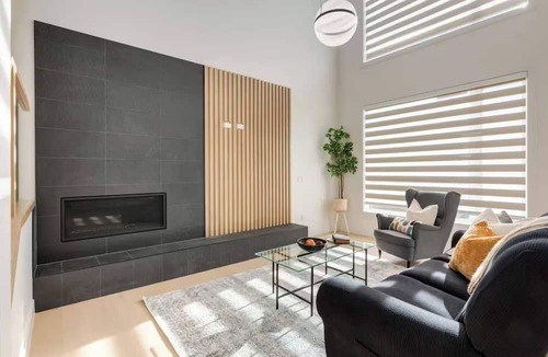 Chestermere House | Luxe Elite Escape 8 Bdrm Near Lake!