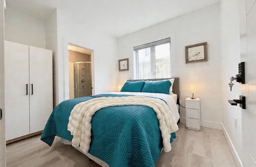 Fraserview House | Vancouver Katherine 2BD 2BA Laneway Home