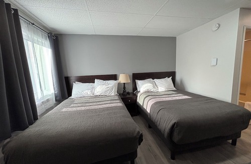Grand Forks Hotel | Western Traveller Motel