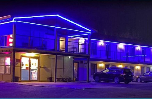 100 Mile House Hotel | Imperial Motel