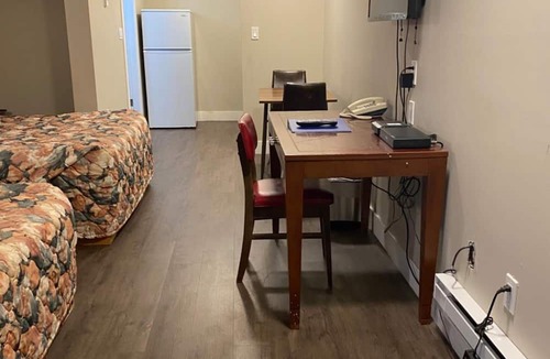 100 Mile House Hotel | Imperial Motel