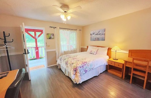 Little Fort Hotel | Rivermount Motel Campground and RV Park