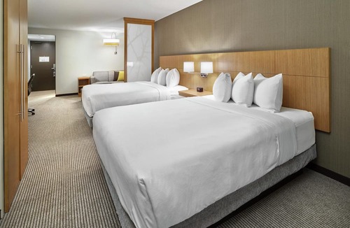 North Central Edmonton Hotel | DoubleTree by Hilton Edmonton Downtown