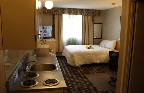 Swan Hills Hotel | Hillcrest Motel