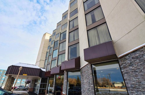 Jasper Place Hotel | Continental Inn & Suites