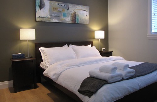 District of North Vancouver Bed & Breakfast | Riverfront Bed and Breakfast