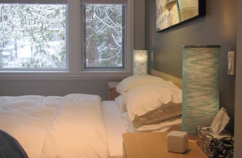 District of North Vancouver Bed & Breakfast | Riverfront Bed and Breakfast