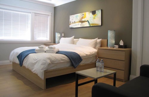 District of North Vancouver Bed & Breakfast | Riverfront Bed and Breakfast