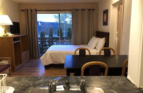 Heritage Downtown Hotel | Holiday House Motel
