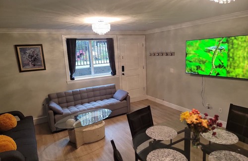 Abbotsford House | Oscar Inn & 2bd Suite up to 6 people private