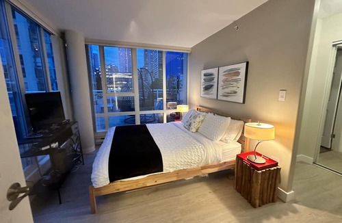 Downtown Vancouver Apartment | Rare Entire Penthouse Floor w/3 Separate Suites w/Jacuzzi | Views | Decks