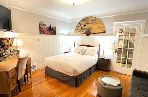 Fairfield Apartment | Bachelor Suite in Heritage Manor, Fairfield