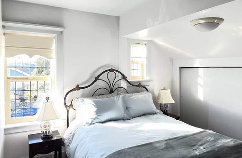 Fairfield Apartment | Charming Suite in Heritage Manor, Free Parking