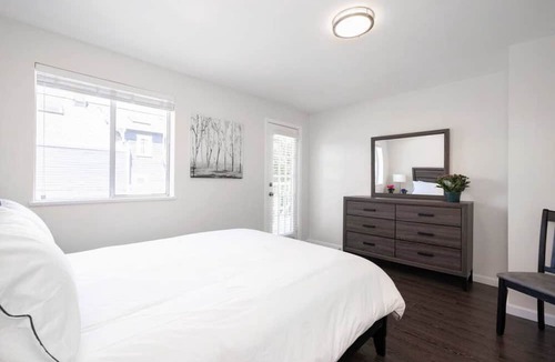 Kitsilano Apartment | Newly Reno`d 2 bdrm Kitsilano Centrally Located