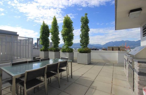 Chinatown Apartment | Bright Chinatown Condo, Free Parking & City Views