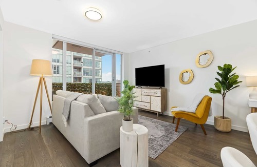 Chinatown Apartment | Bright Chinatown Condo, Free Parking & City Views