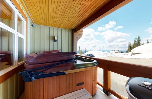 Big White Ski Resort House | The Crescent by Okanagan Premier