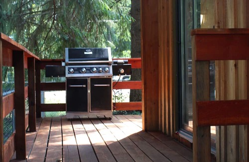 Sicamous Bed & Breakfast | Paradise is calling you.cabin in town close to the beach!