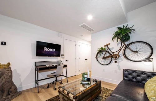 Jasper Place Condo | Luxe NY Style Suite Near DT and WEM King Bed