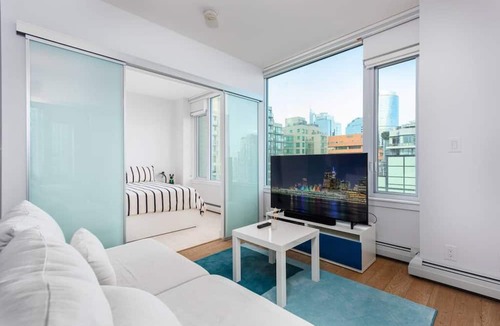 Downtown Vancouver Apartment | Modern 2BR, 17th-Floor City Views