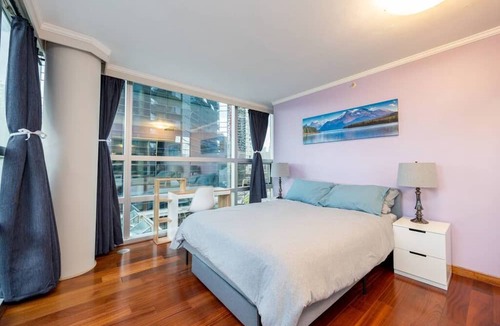 Downtown Vancouver Condo | Sunny Downtown Treehouse, Stroll to English Bay
