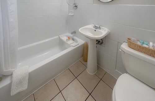 Christina Lake House | Christina Lake Sleeps 2, Pet Friendly - Unwind and Enjoy Beaches, Golf, Fishing